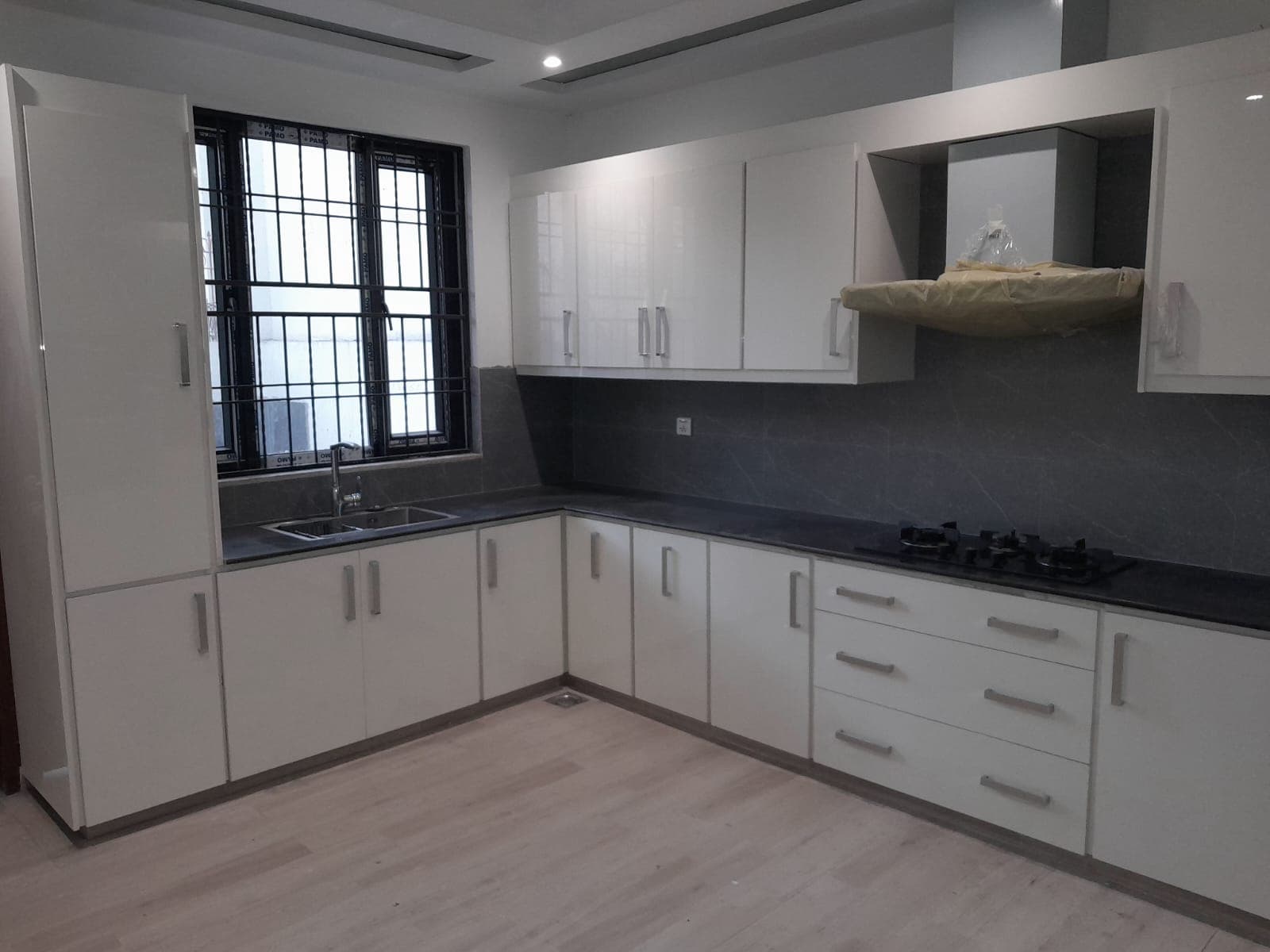 Modern Fitted Kitchen